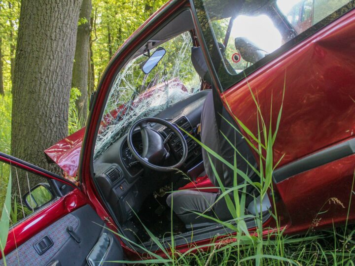 Pikutkowo: Volkswagen zmusił Mustanga, żeby wjechał do rowu