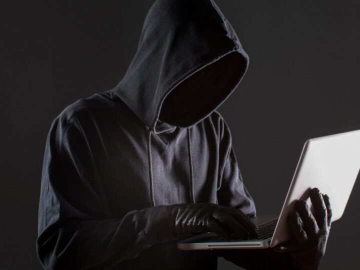 Prawdziwe oblicze cyberprzestępczości: Fałszywi policjanci i nie tylko