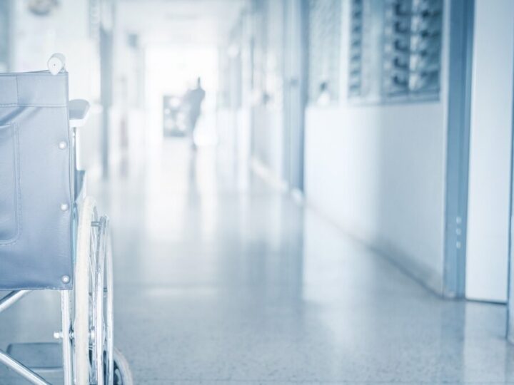 ZUS: Rekordowa liczba zwolnień lekarskich i dni absencji w 2025 roku