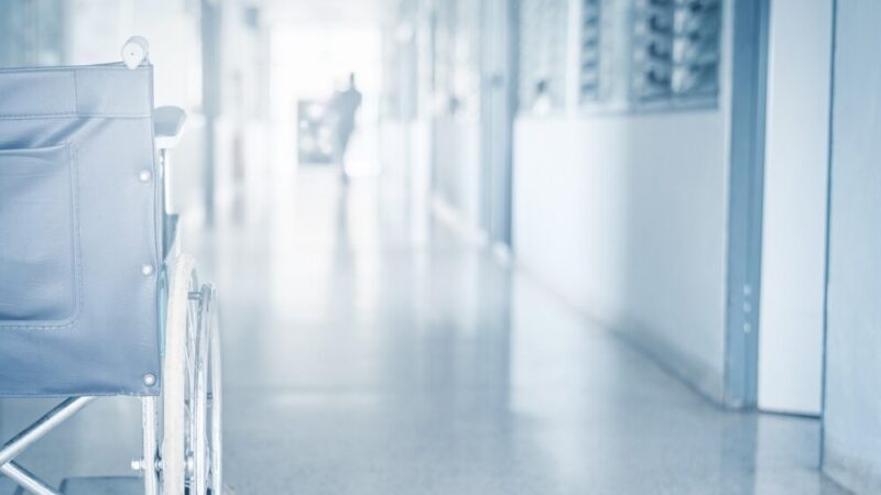 ZUS: Rekordowa liczba zwolnień lekarskich i dni absencji w 2025 roku